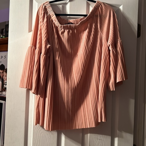 Velvet Blouse 🩷 - Picture 7 of 7